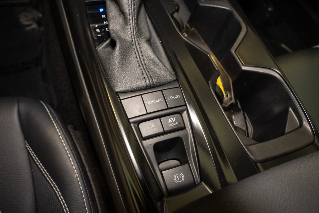 Used 2025 Toyota Camry SE image 16