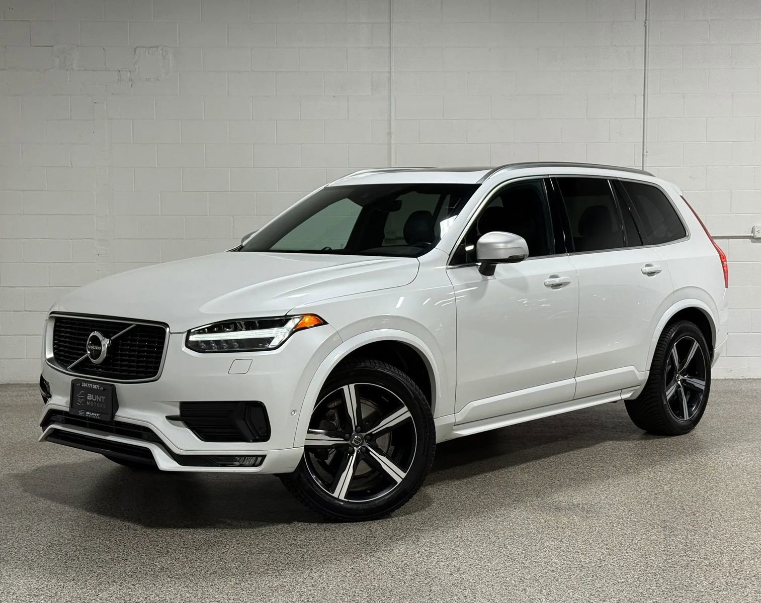 Used 2017 Volvo XC90 T6 R-Design w/ Vision Package AWD/4WD image 2