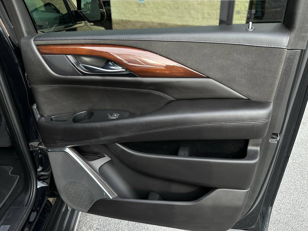 Used 2018 Cadillac Escalade ESV Premium Luxury AWD/4WD image 65