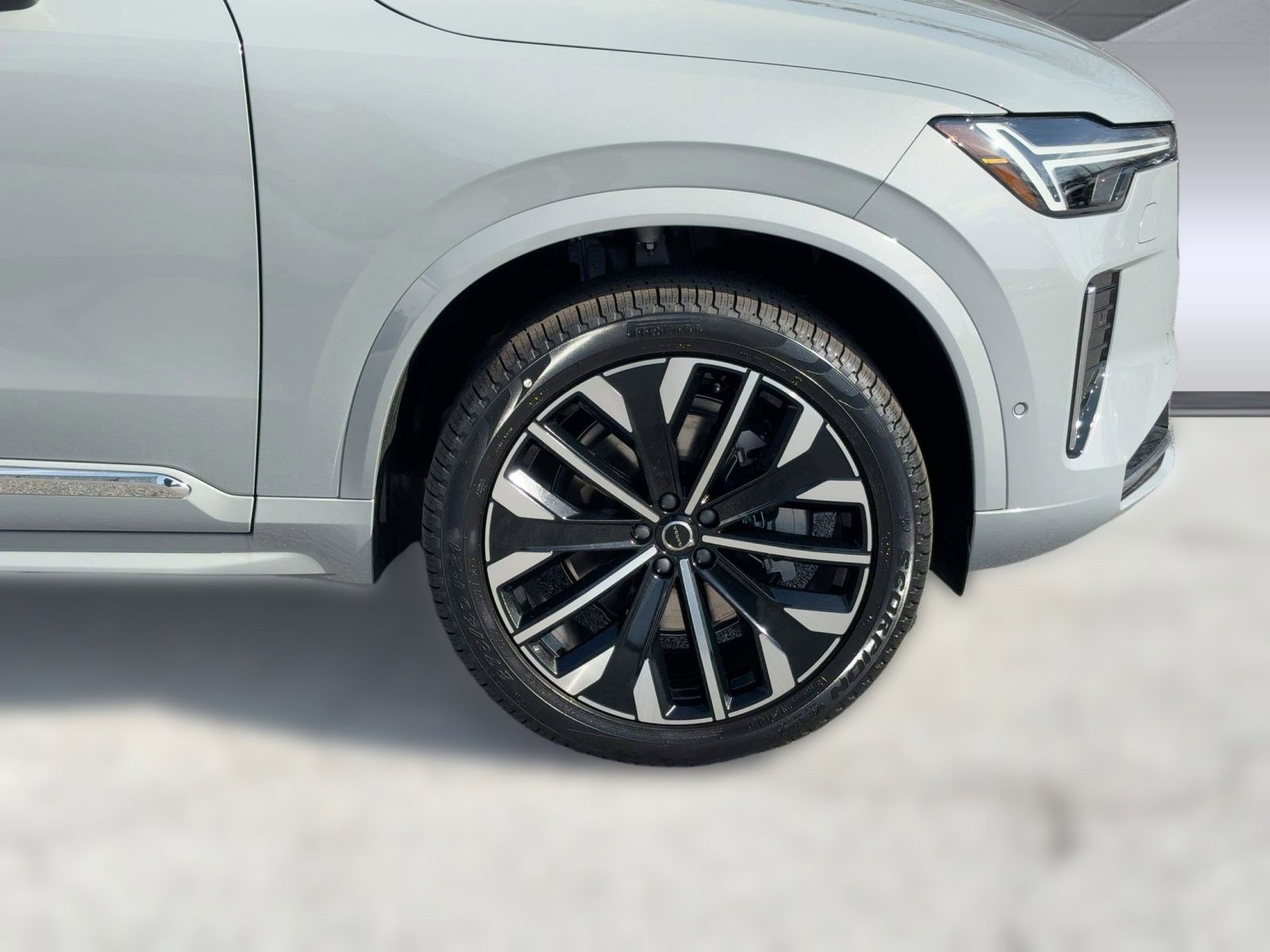 New 2026 Volvo XC90 B6 Plus w/ Protection Package Premier image 11