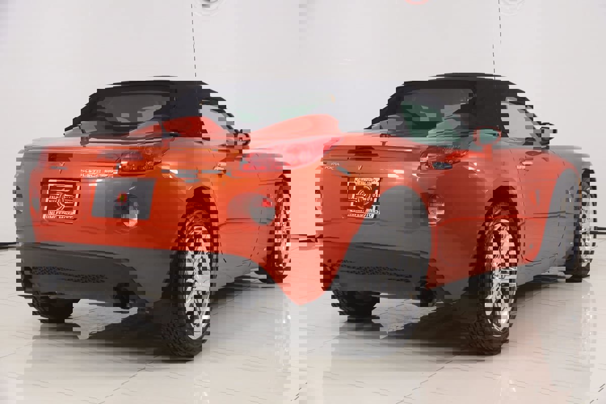 Used 2008 Pontiac Solstice GXP w/ Premium Package image 3