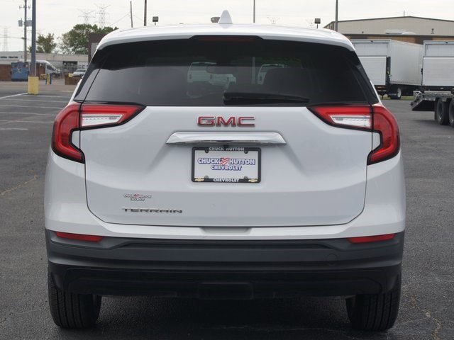 Used 2024 GMC Terrain SLE image 3