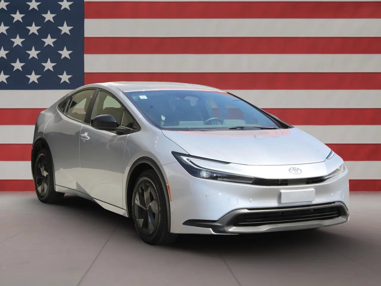 Used 2025 Toyota Prius LE FWD image 3