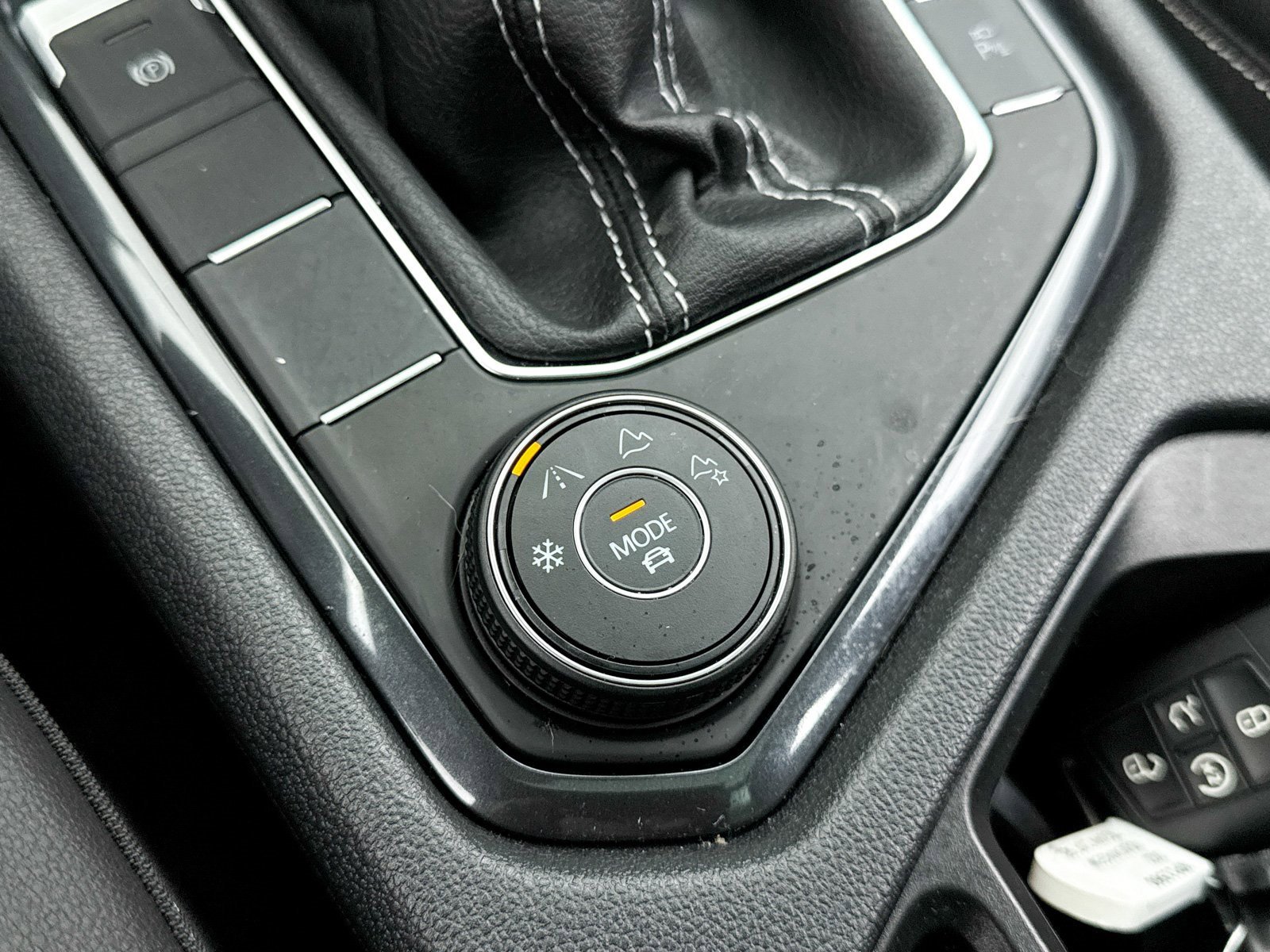 Used 2022 Volkswagen Tiguan SEL R-Line image 10