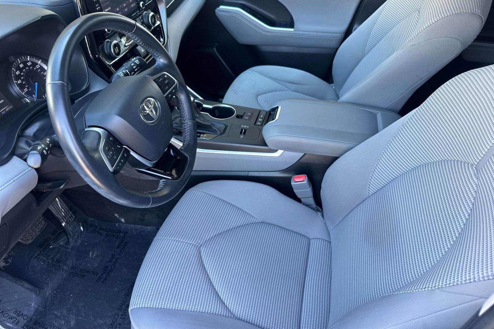 Used 2021 Toyota Highlander LE AWD/4WD image 10