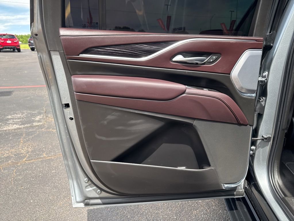 Used 2023 Cadillac Escalade ESV V AWD/4WD image 39