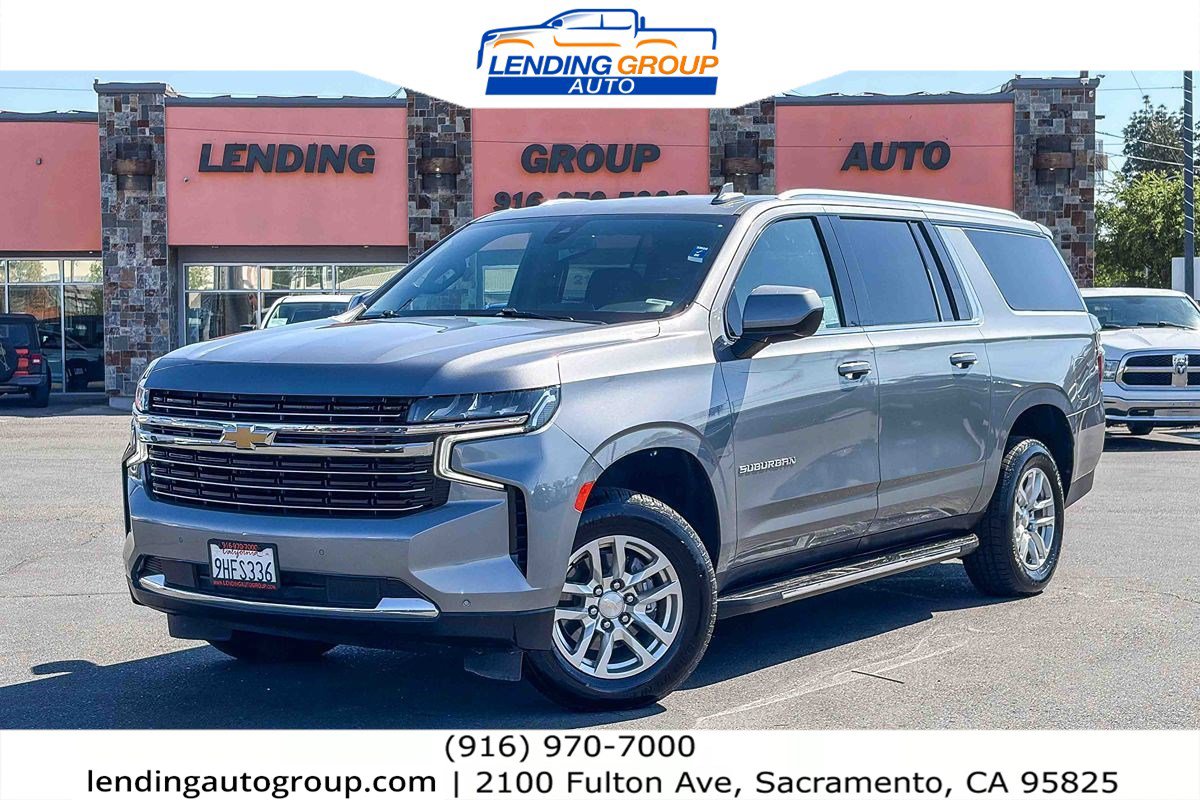Used 2022 Chevrolet Suburban LT RWD image 1