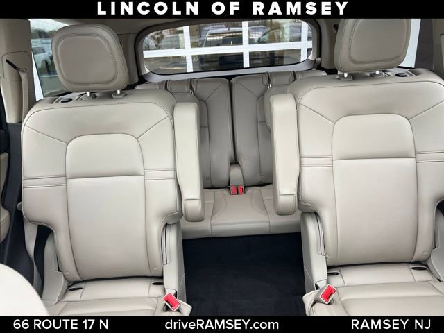 Used 2023 Lincoln Aviator Standard w/ Premium Package image 11