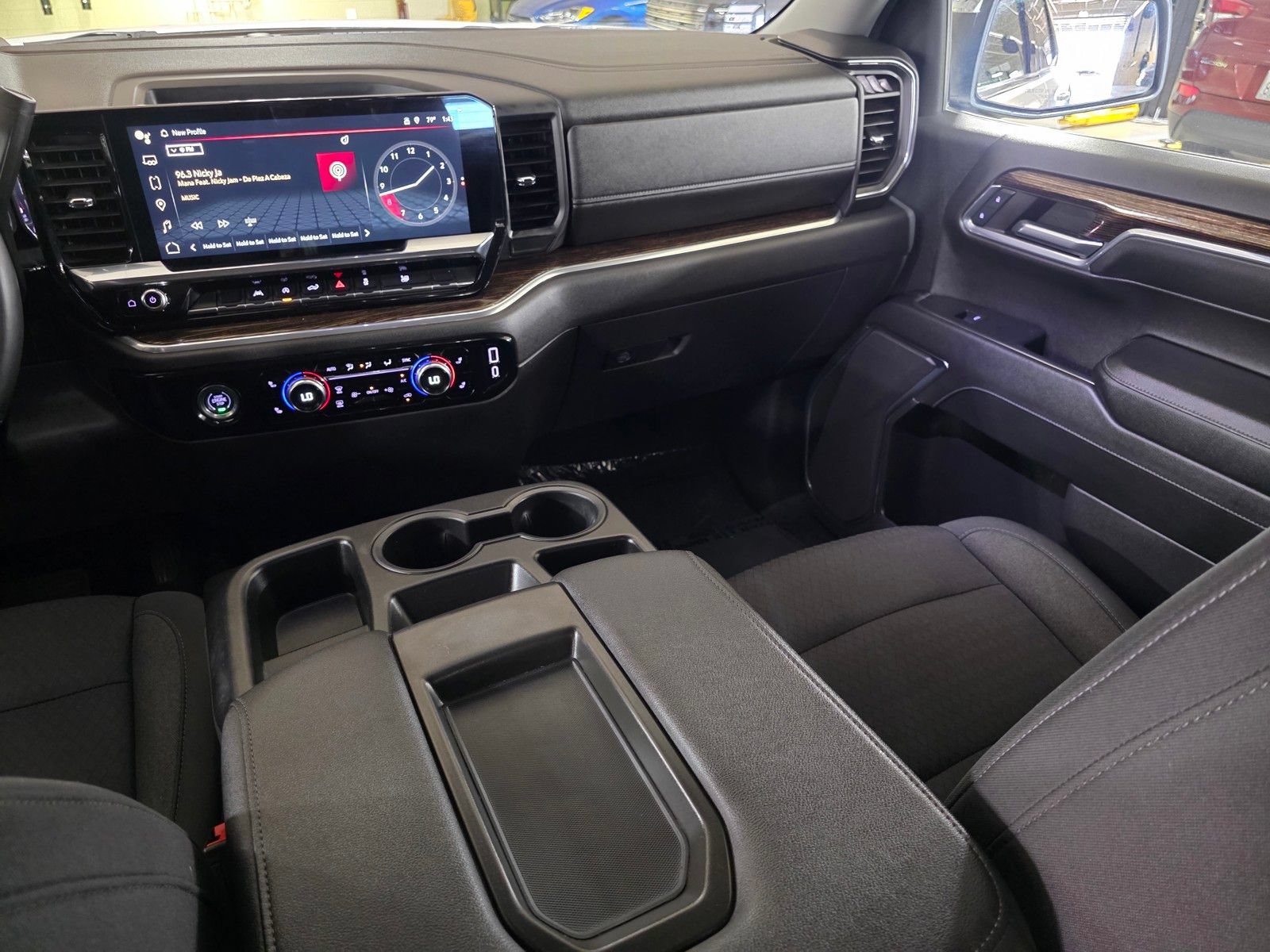 Used 2024 GMC Sierra 1500 SLE RWD image 19