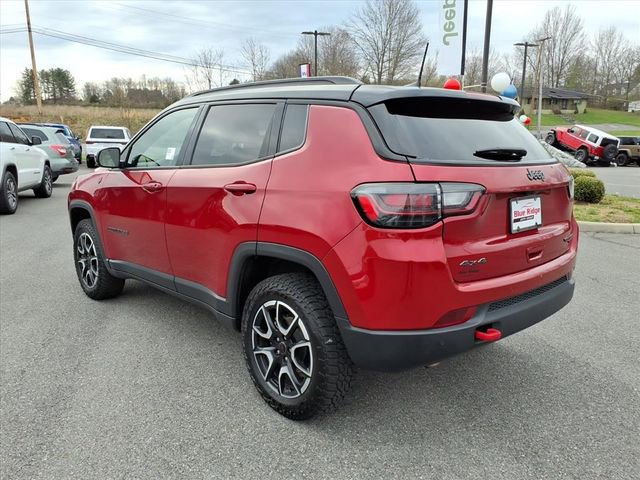 Used 2025 Jeep Compass Trailhawk w/ Trailhawk Elite Group AWD/4WD image 9
