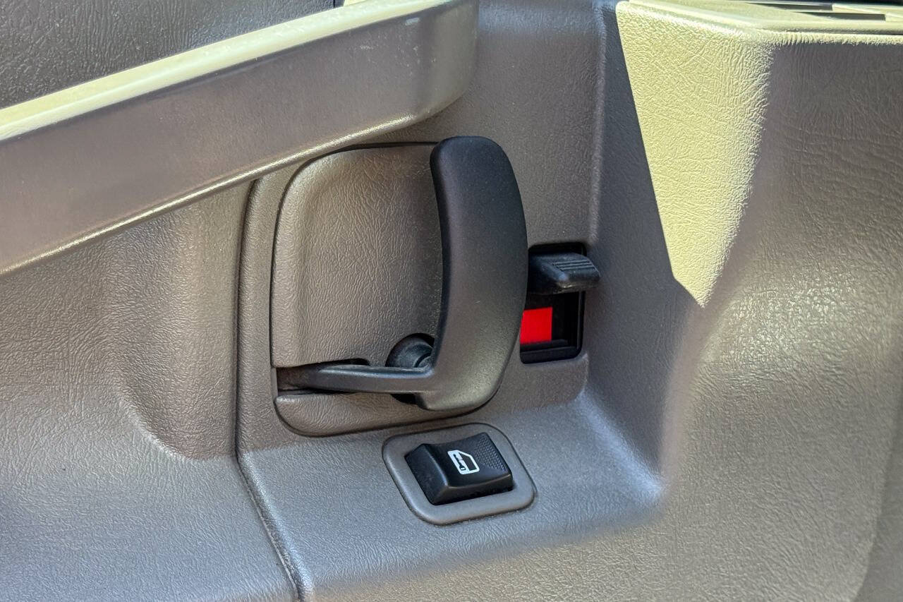 Used 2016 Chevrolet Express 3500 LS RWD image 21