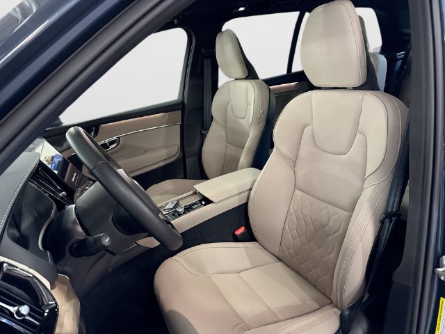 Certified 2026 Volvo XC90 B6 Plus AWD/4WD image 16