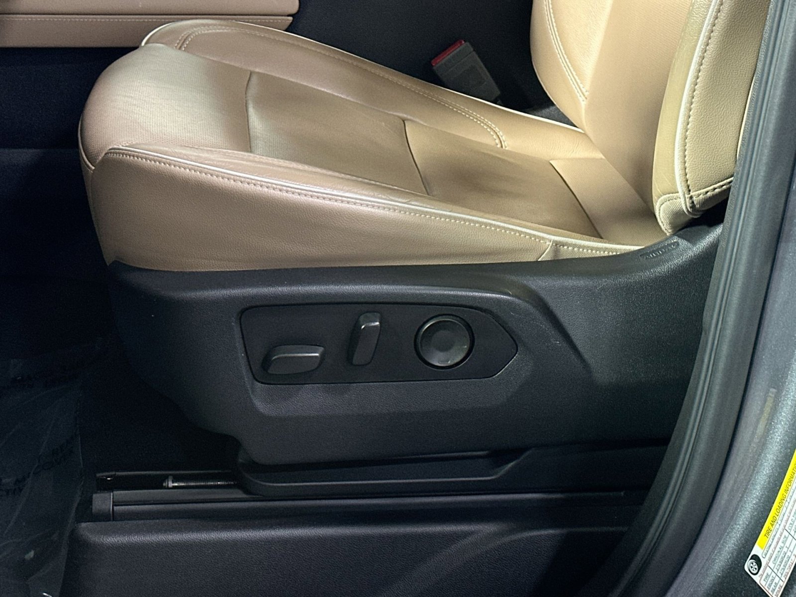 Used 2021 Chevrolet Tahoe Premier w/ Premium Package image 14