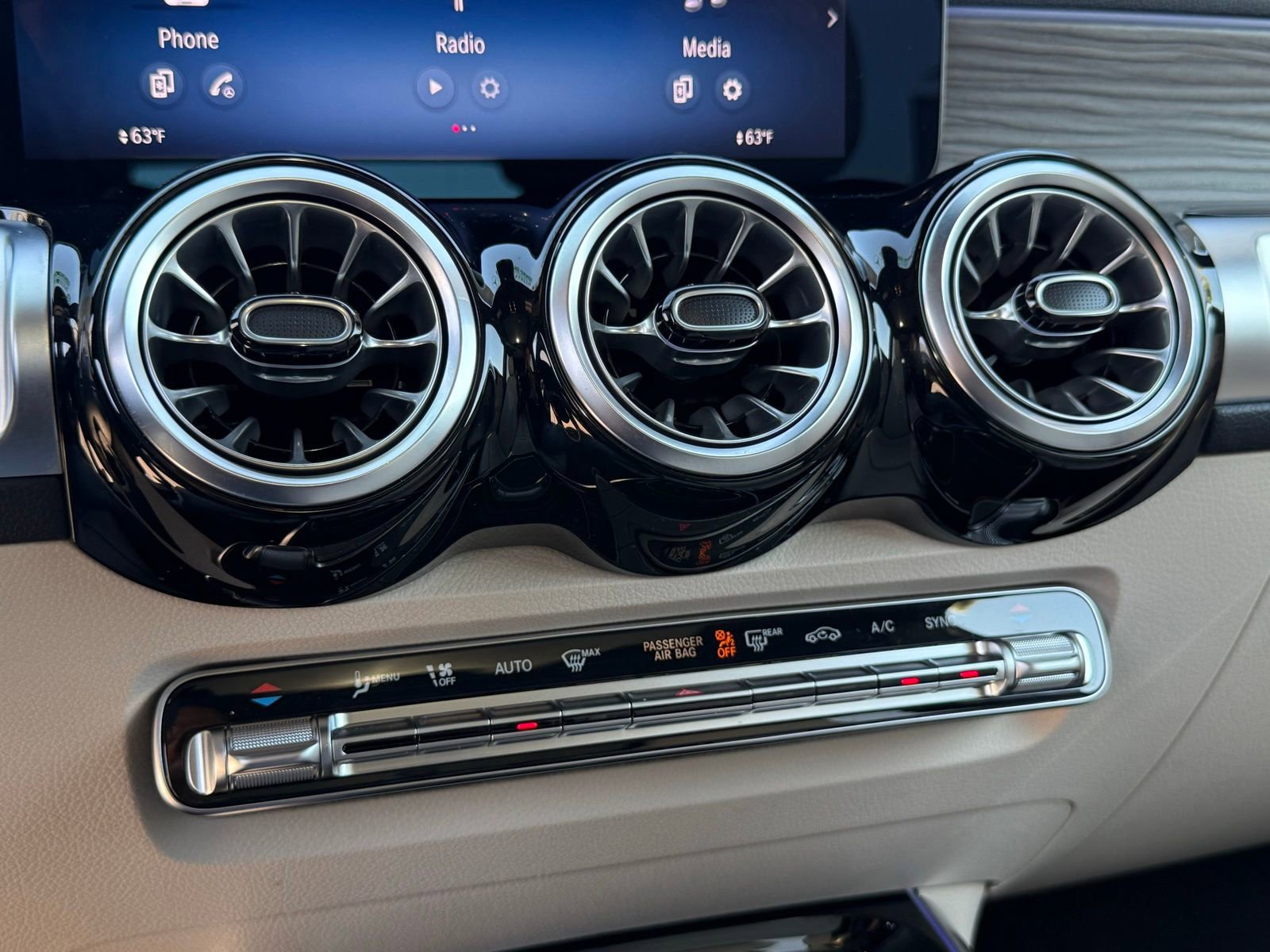 Used 2026 Mercedes-Benz GLB 250 image 38