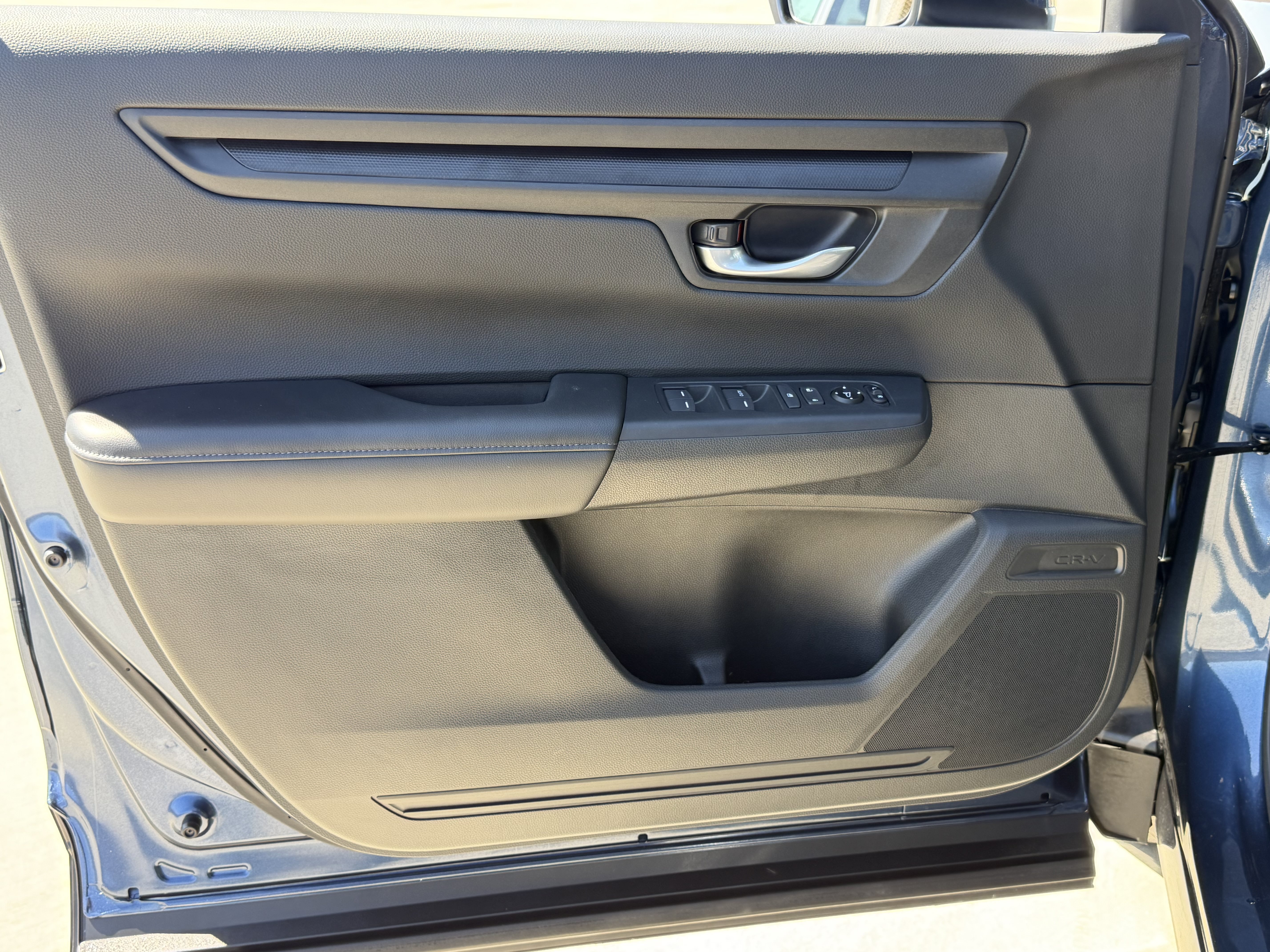 Used 2025 Honda CR-V LX image 18