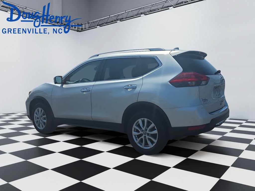 Used 2018 Nissan Rogue SV w/ Sun & Sound Touring Package AWD/4WD image 3