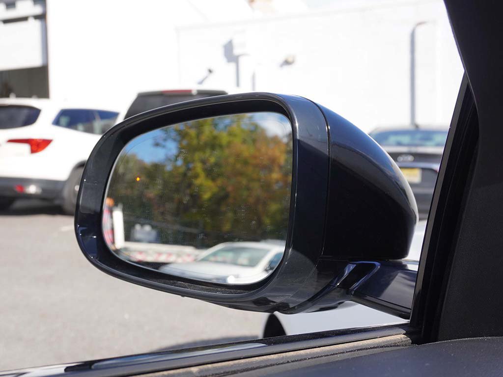 Used 2024 Jaguar XF R-Dynamic SE RWD image 39
