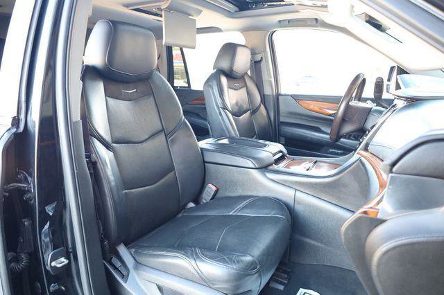 Used 2015 Cadillac Escalade Luxury AWD/4WD image 23