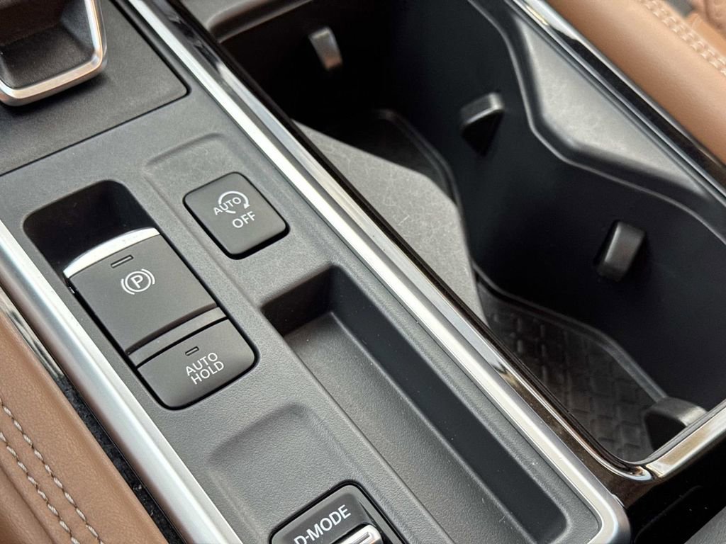 Used 2024 Nissan Pathfinder Platinum w/ Cargo Package image 27