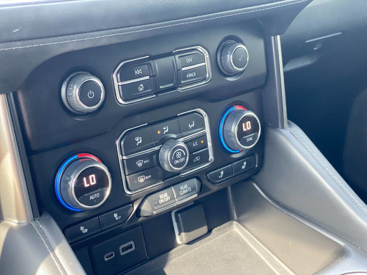 Used 2022 Chevrolet Tahoe Z71 w/ Luxury Package image 13