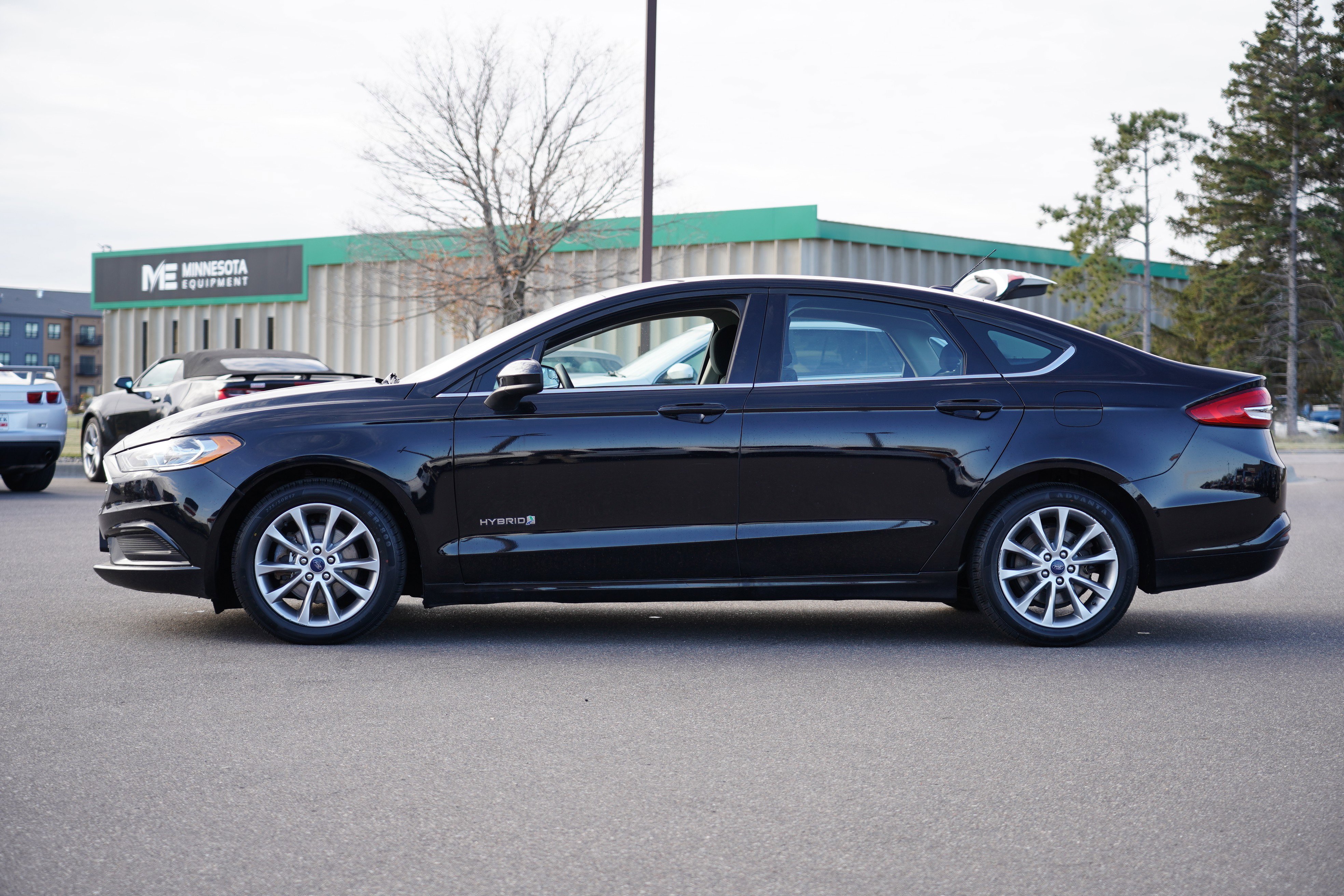 Used 2017 Ford Fusion SE image 6