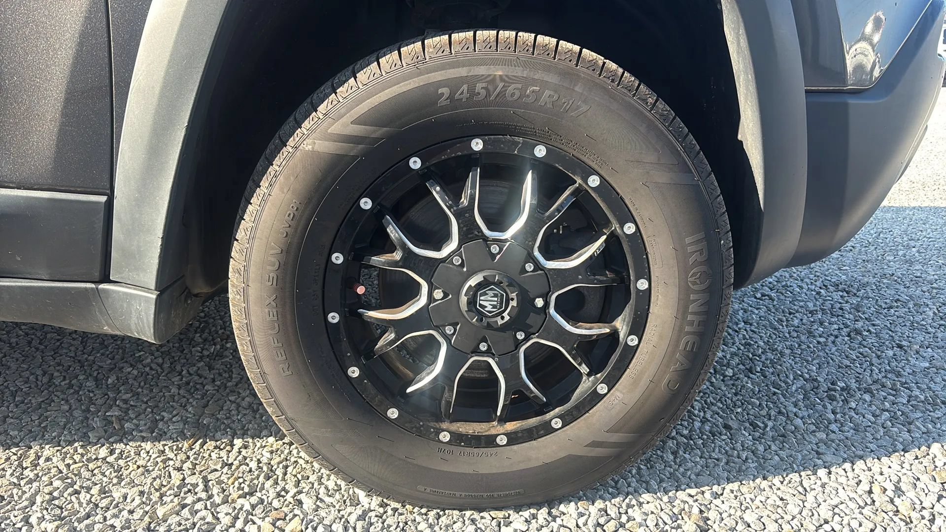 Used 2019 Jeep Cherokee Trailhawk AWD/4WD image 10