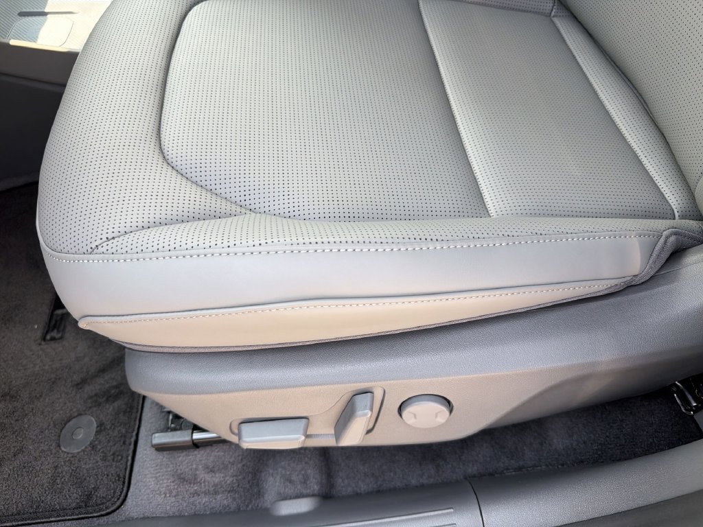New 2027 Kia EV3 Wind FWD image 15