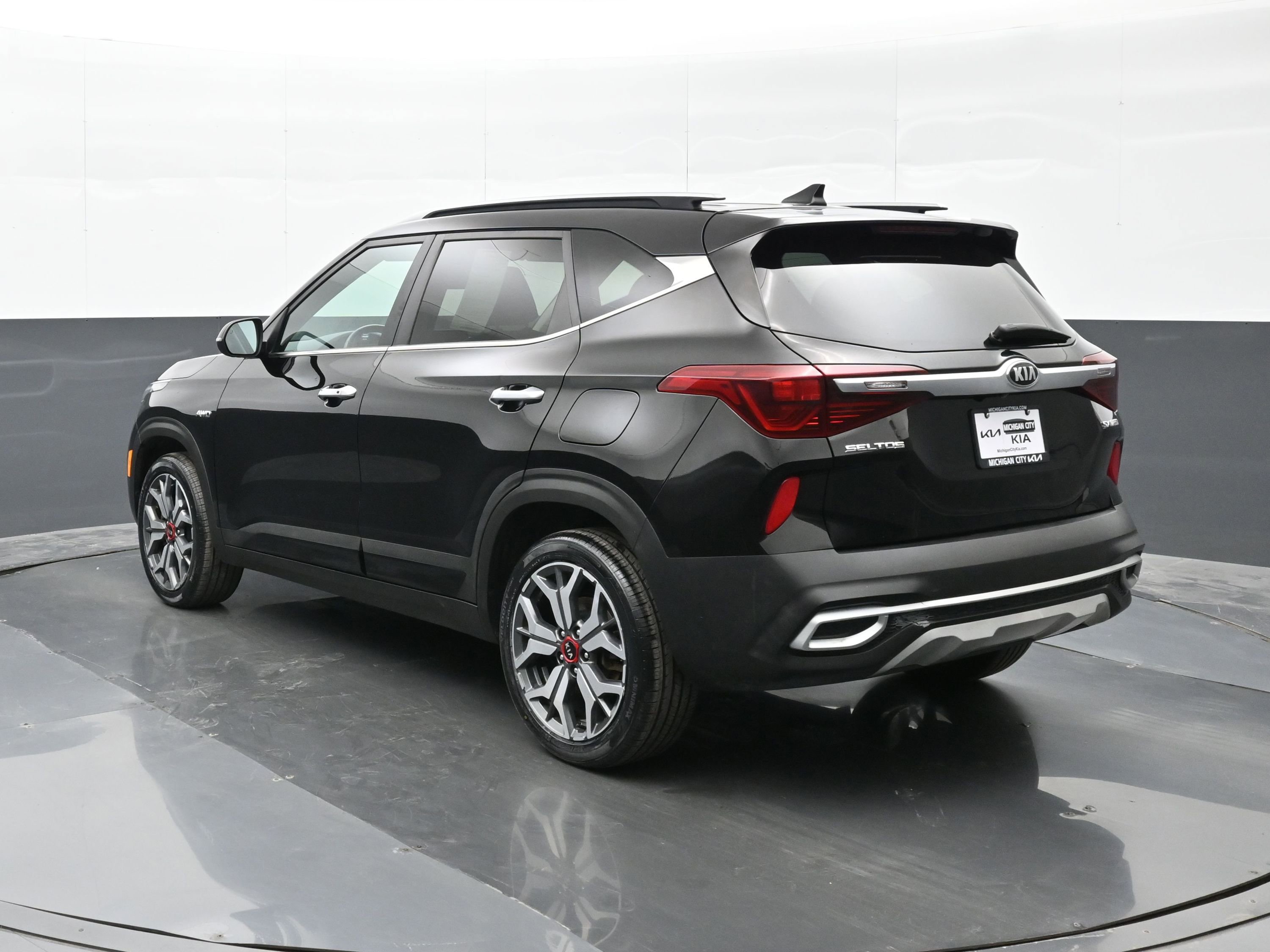 Used 2021 Kia Seltos SX w/ SX Sunroof Package image 2