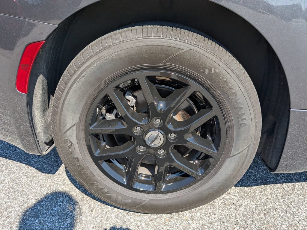 Used 2024 Chrysler Pacifica Touring-L FWD image 17