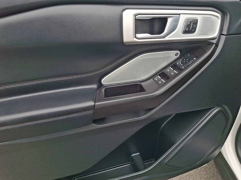Used 2020 Ford Explorer Platinum w/ Premium Technology Package AWD/4WD image 13