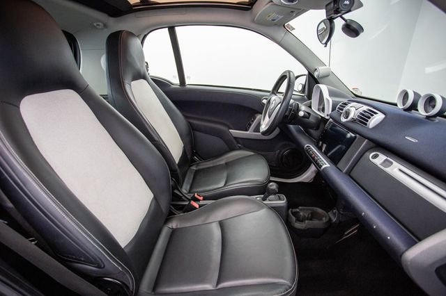 Used 2013 smart fortwo Coupe image 19