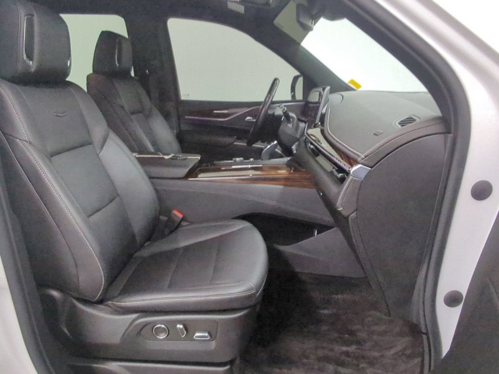 Used 2022 Cadillac Escalade Luxury w/ LPO, Floor Liner Package AWD/4WD image 37