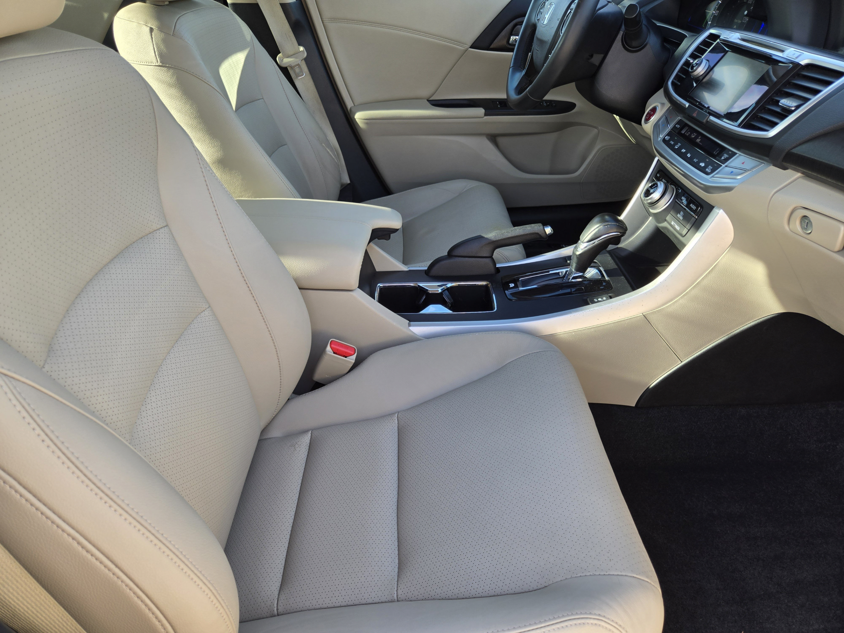 Used 2015 Honda Accord Touring image 10