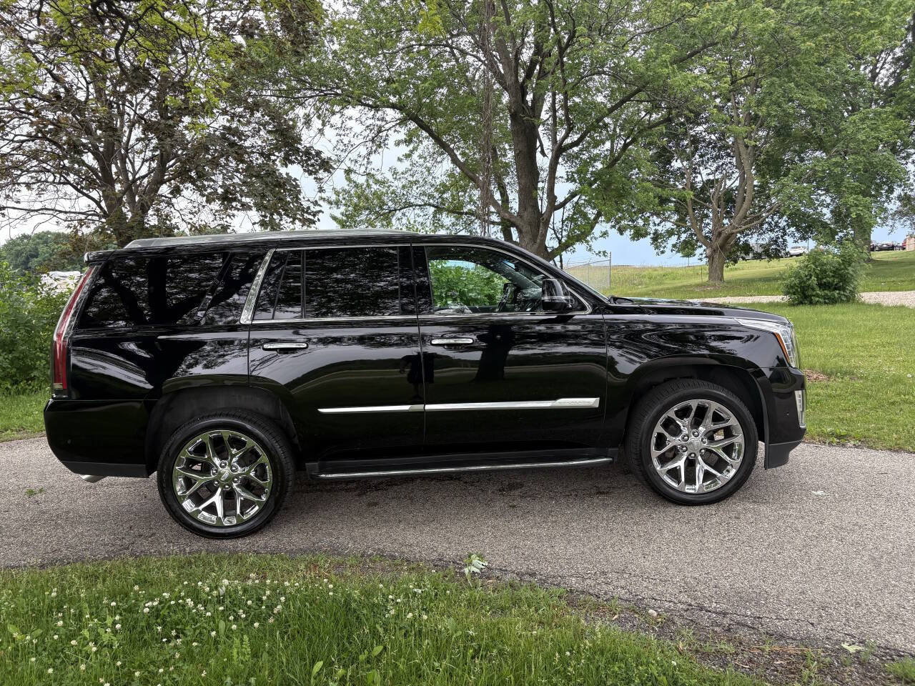 Used 2020 Cadillac Escalade Premium Luxury AWD/4WD image 6
