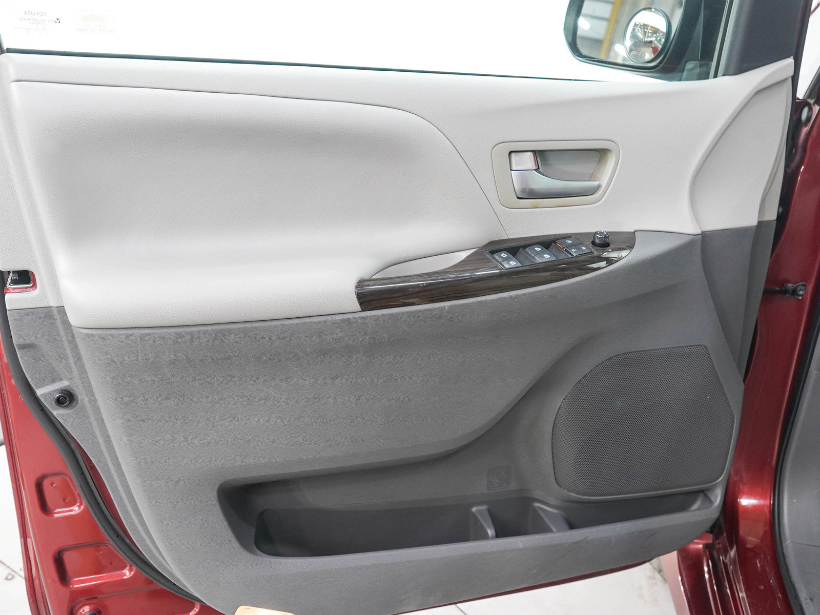 Used 2019 Toyota Sienna XLE FWD image 20