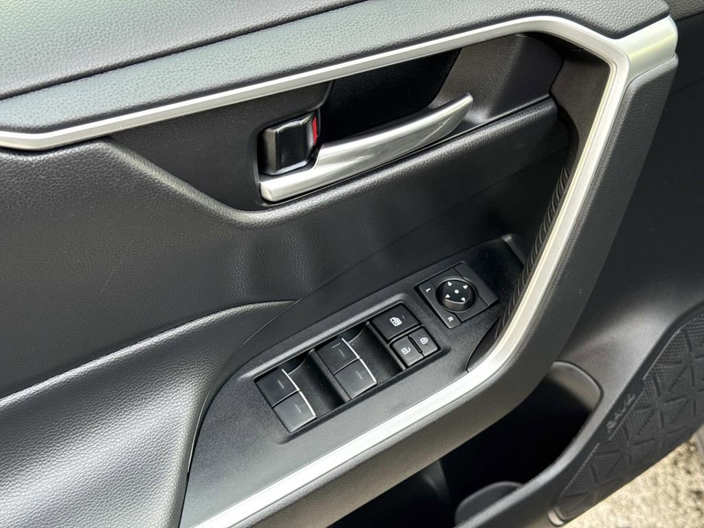 Used 2025 Toyota RAV4 XLE image 24