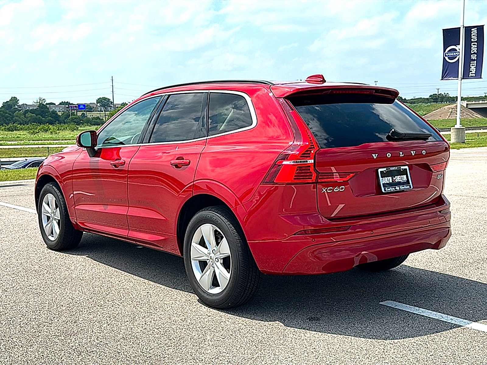 Used 2022 Volvo XC60 B5 Momentum AWD/4WD image 6