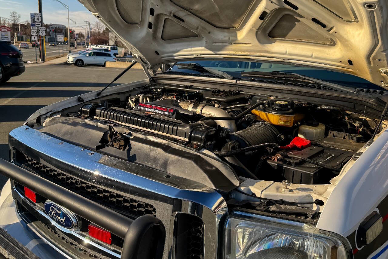 Used 2005 Ford Excursion XLT image 43