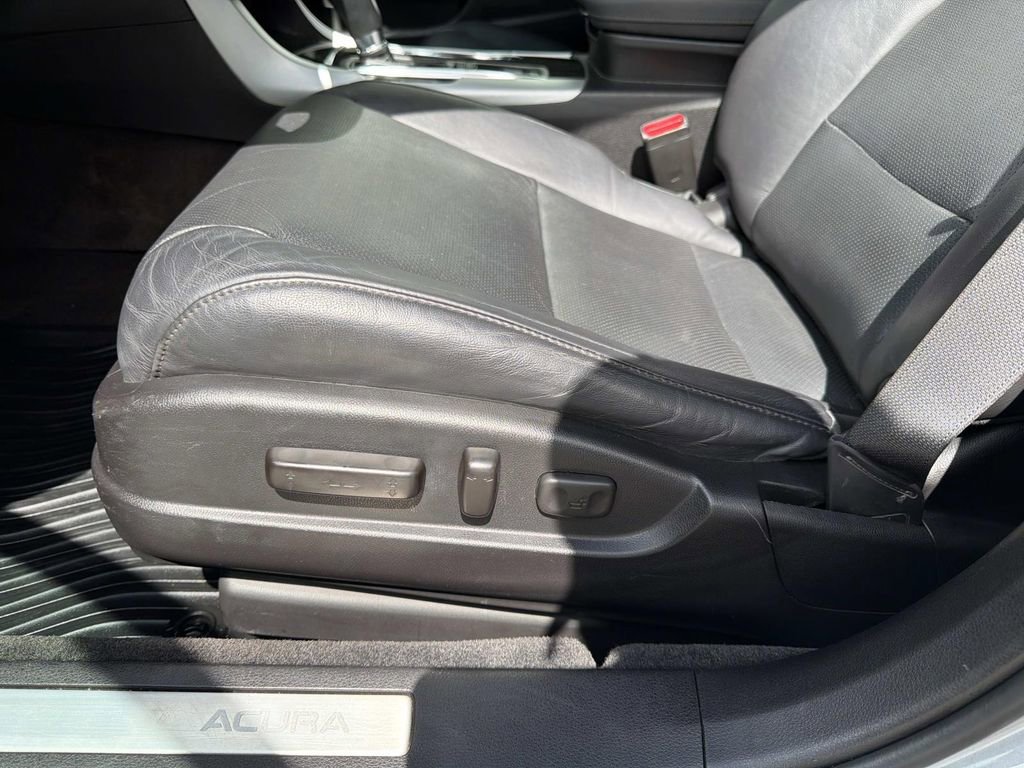 Used 2018 Acura TLX w/ Technology Package FWD image 17