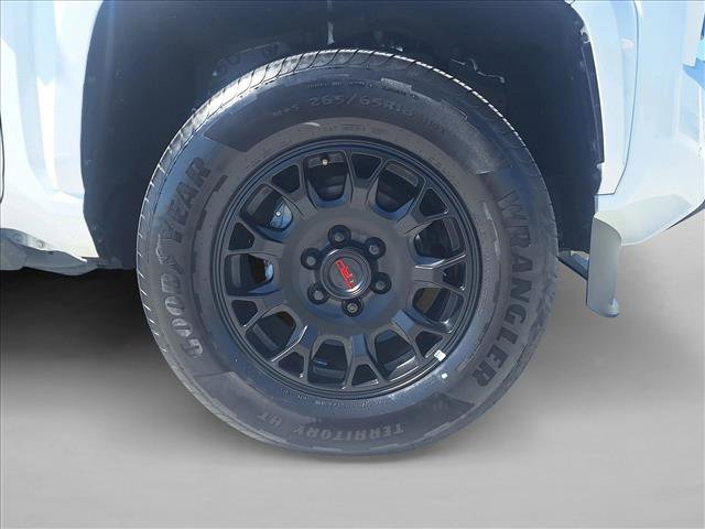 Certified 2025 Toyota Tacoma SR5 w/ SR5 Upgrade Package AWD/4WD image 19