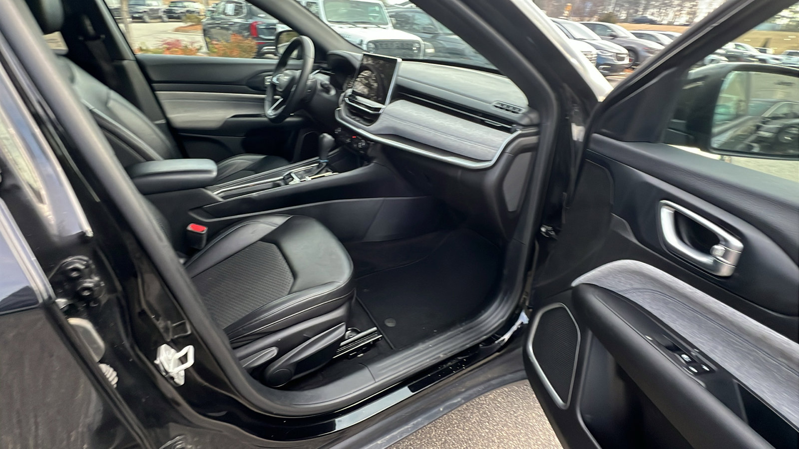 Used 2024 Jeep Compass Latitude image 19