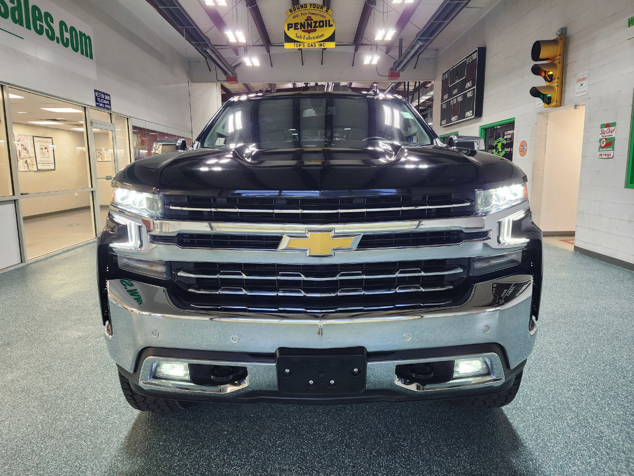 Used 2022 Chevrolet Silverado 1500 LTZ image 3