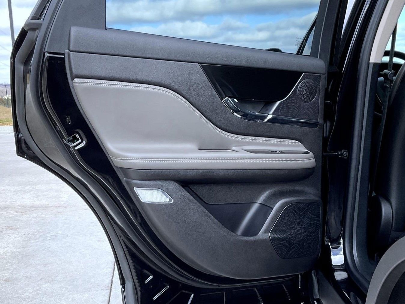 Certified 2024 Lincoln Corsair AWD w/ Equipment Group 101A image 21