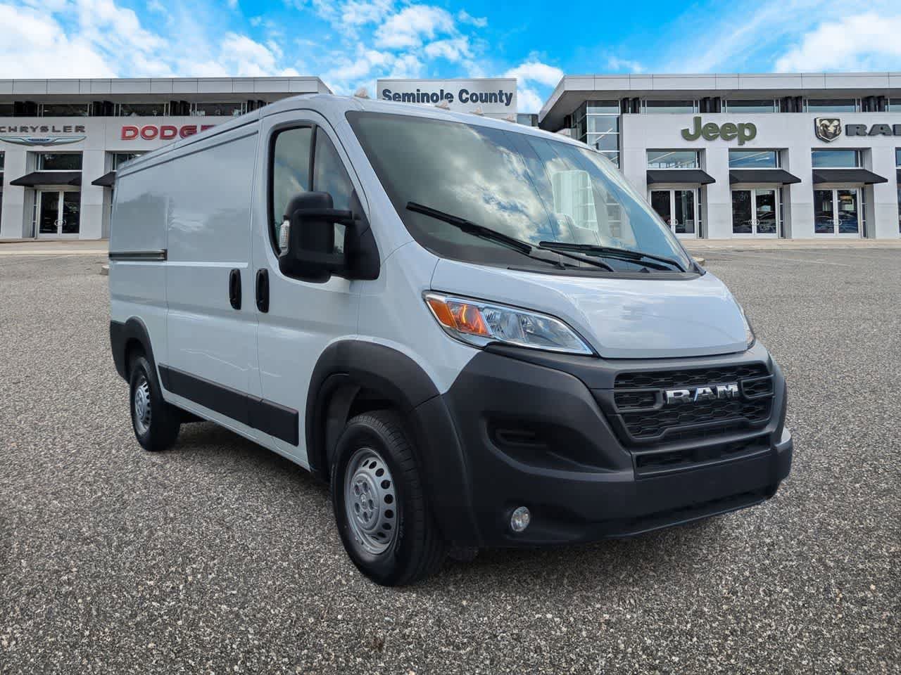 Used 2025 RAM ProMaster 2500 w/ Convenience Group FWD image 2