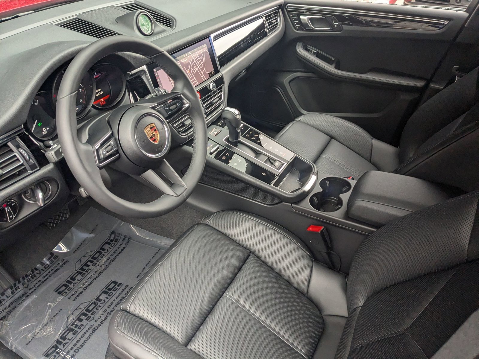 Used 2025 Porsche Macan image 4