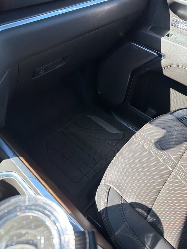 Used 2024 Chevrolet Silverado 1500 High Country w/ Technology Package image 5
