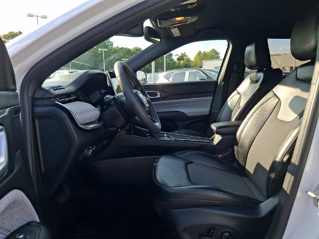 Used 2023 Jeep Compass Latitude w/ Convenience Group AWD/4WD image 13