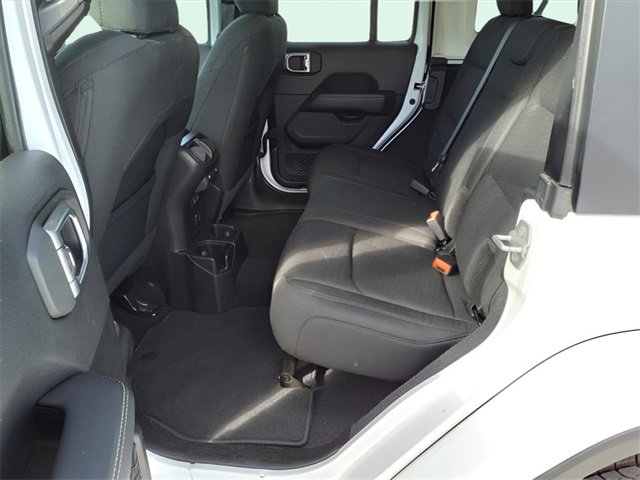 Used 2020 Jeep Wrangler Unlimited Sahara image 22