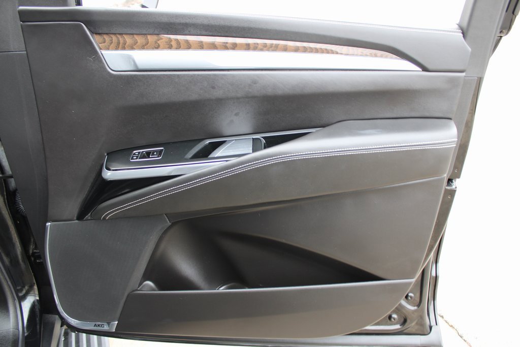 Used 2025 Cadillac Escalade ESV Sport Platinum w/ LPO, ONYX Package image 29