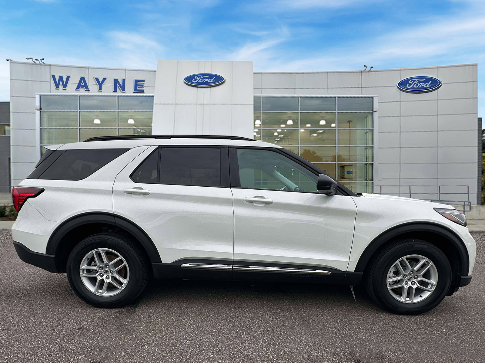 Certified 2025 Ford Explorer Active image 7